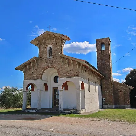 Serene Holiday In Piticchio With Pool And Scenic Views